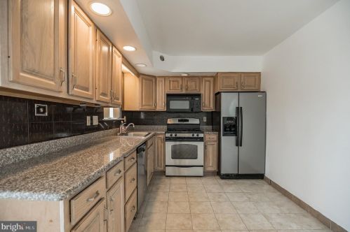 8623 Jackson St, Philadelphia, PA 19136-2107