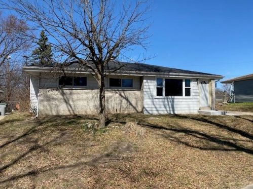 10914 Fairmount Ave, Milwaukee WI 53209-5227 exterior