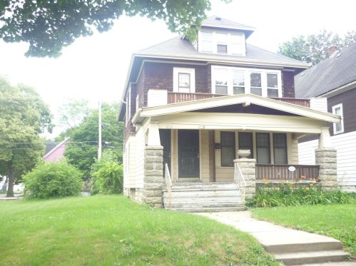 2770 37th St, Milwaukee, WI 53210-2529