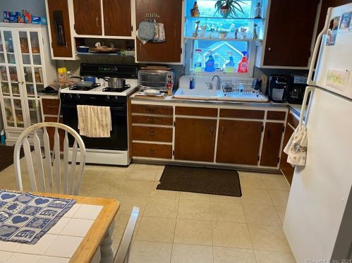 175 Mansfield Rd, Torrington CT 06791-2514 exterior