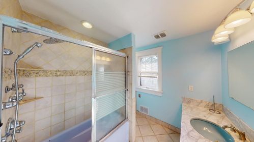 632 5 St, Manitowoc WI 54220-3935 exterior