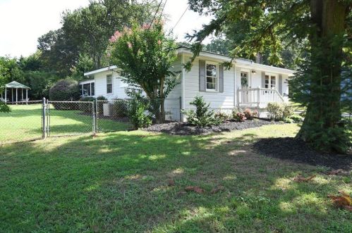 1047 Pinehurst Dr, Smyrna, GA 30080-4226