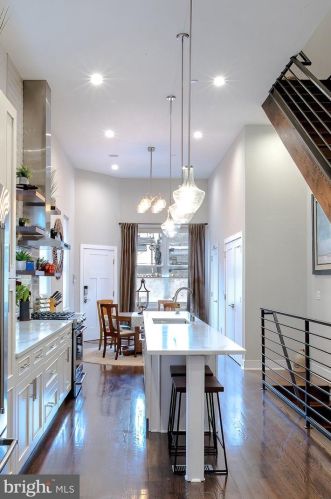 934 Ellsworth St, Philadelphia PA 19146-3010 exterior