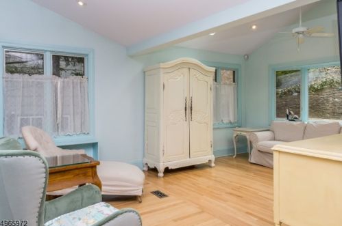 28 Rd, Bloomingdale NJ 07403-1425 exterior