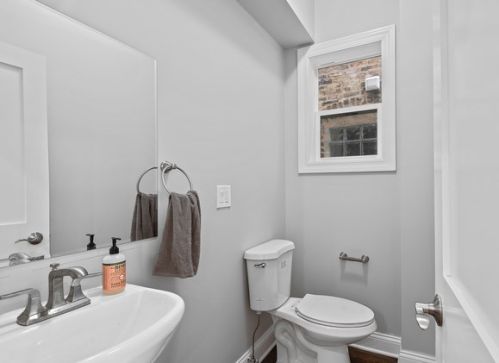 2419 Carmen Ave, Chicago IL  60625-2605 exterior