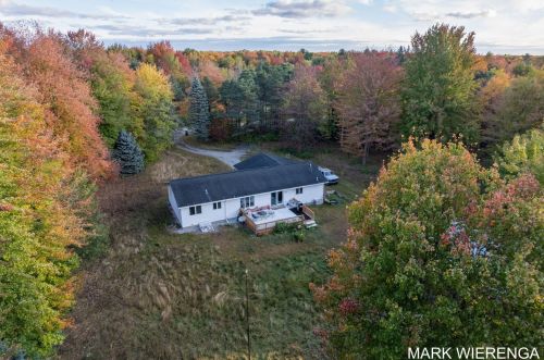 431 Mt Garfield Rd, Meskegon MI 49441-6000 exterior
