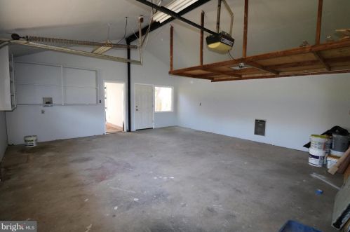 635 Parkway Ave, Trenton NJ  08618-2723 exterior