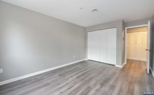 5 London Ct, Teaneck NJ 07666-6488 exterior