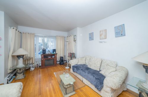 6048 Artesian Ave, Chicago IL 60659-2831 exterior