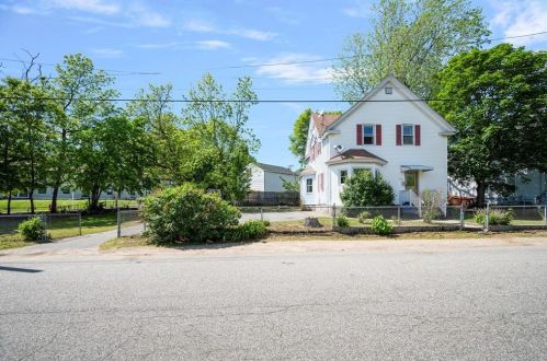 203 Sunnyside Ave, Woonsocket RI 02895-5103 exterior