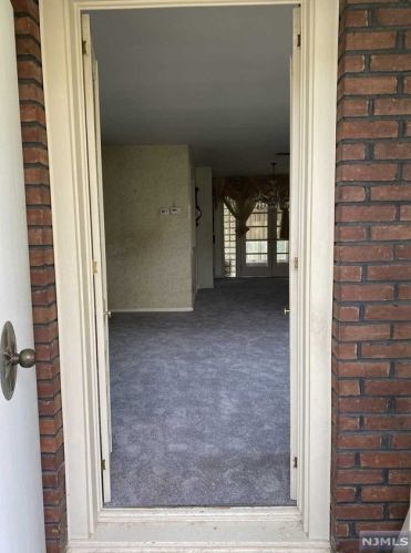 66 Roxbury Rd, Dumont NJ  07628-1120 exterior