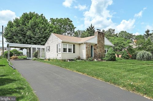 1326 Walnut St, Hanover, PA 17331-1531