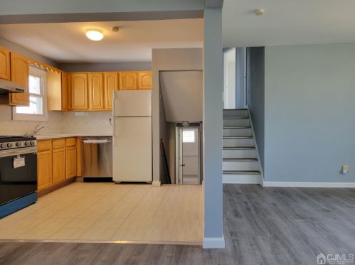 19 Baldwin Rd, Edison NJ  08817-3817 exterior