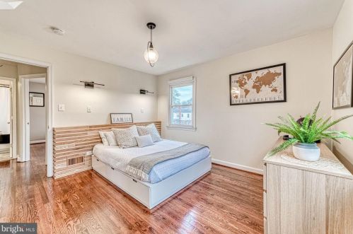 5637 Fenwick Dr, Alexandria VA 22303-1524 exterior