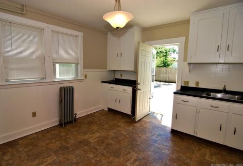 81 Lincoln St, Enfield CT exterior