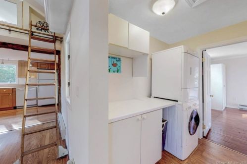 11 Mtn Rd, Wilton CT 06897-4912 exterior