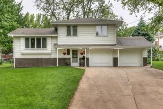 4004 92nd Cir, Omaha, NE 68134-4035