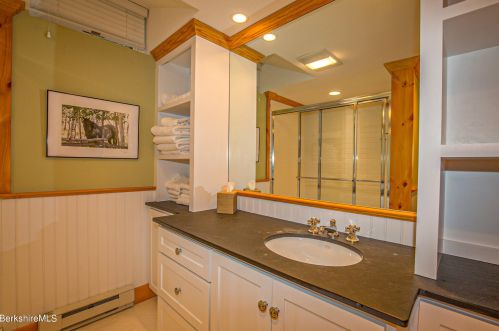 47 Fairwynds Dr, Lenox MA 01240-2729 exterior