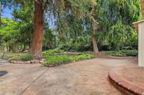 1569 Matheson Rd, Concord CA 94521-2132 exterior