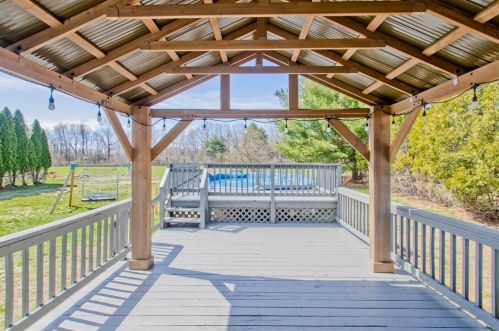 64 Spruceland Rd, Enfield CT 06082-2368 exterior