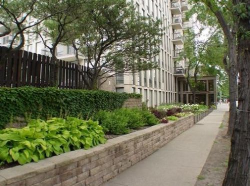 1660 La Salle Dr, Chicago IL 60614-6000 exterior