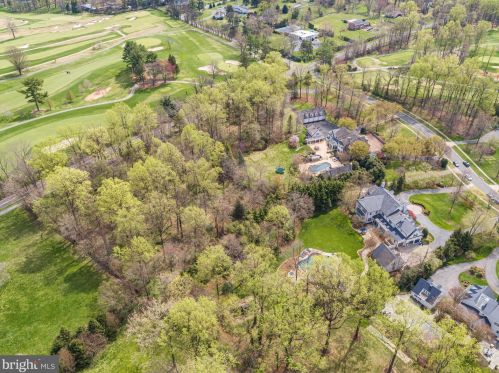 8503 Country Club Dr, Bethesda MD 20817-4579 exterior