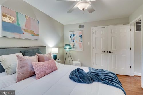 1560 Bruton Ct, Mc Lean VA 22101-4301 exterior