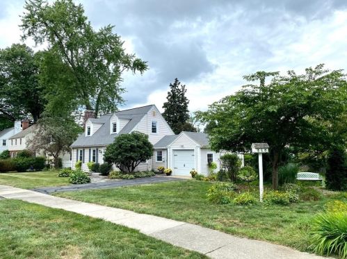 8 Mayfield St, Springfield, MA 01108-3534