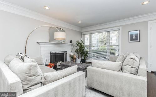 3901 Elbert Ave, Alexandria VA  22305-2045 exterior