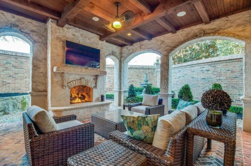 1 Bretton Woods Way, Dallas TX 75220-3808 exterior