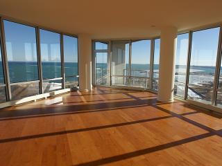 1918 Lafayette Pl, Milwaukee WI  53202-1395 exterior