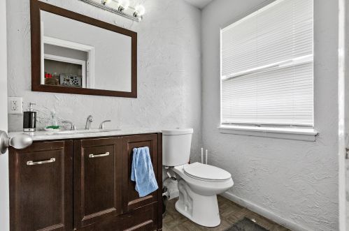 1312 Greenfield Ave, Waukegan IL 60085-7813 exterior