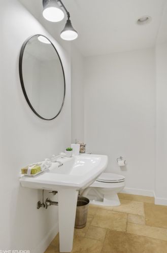 2125 Clifton Ave, Chicago IL  60614-4115 exterior