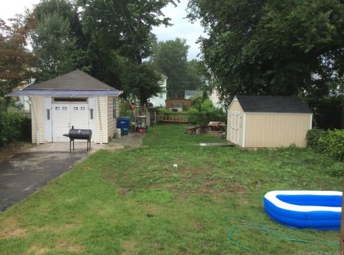 64 Barber St, Windsor, CT 06095-4501