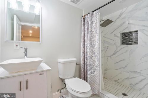 5052 Queens Stroll Pl, Washington DC 20019-6135 exterior