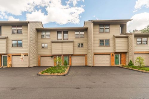 186 Metacomet Dr, Meriden CT 06450-3571 exterior