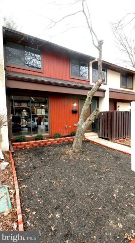 12125 Captiva Ct, Herndon, VA 20191-1204