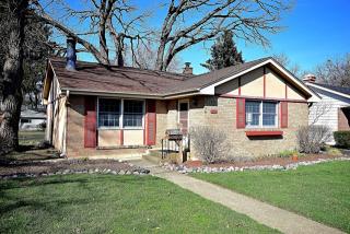 385 Van Buren St, Elmhurst, IL 60126-4905