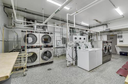 1335 Astor St, Chicago IL 60610-2152 exterior