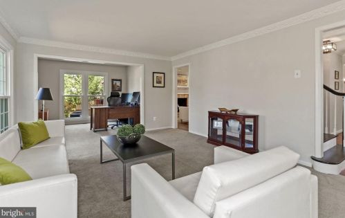 701 Rdg Dr, Mc Lean VA 22101-1620 exterior