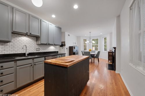 1367 Crystal St, Chicago, IL 60642-3338