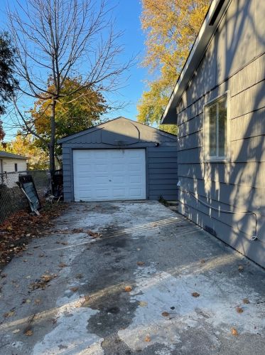 2112 Glen Flora Ave, Waukegan IL 60085-1300 exterior