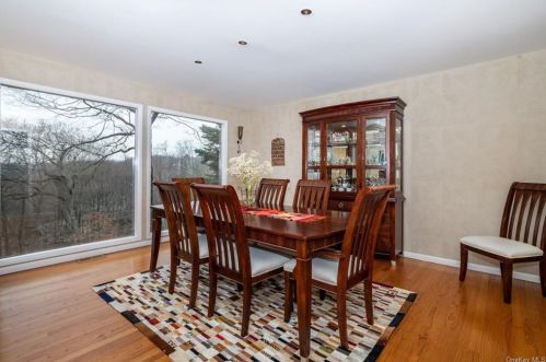 5 Fox Run, Armonk NY 10504-1011 exterior