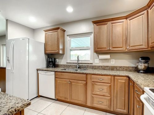 4039 Mohawk Pl, Naples FL 34112-6748 exterior