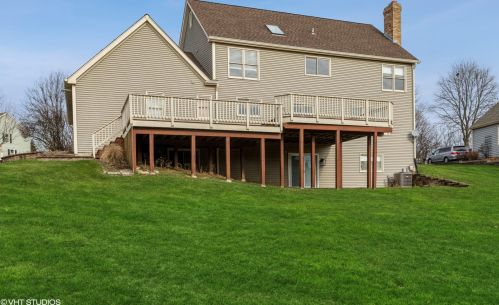 237 Burning Bush Trl, Bull Valley IL 60012-3652 exterior