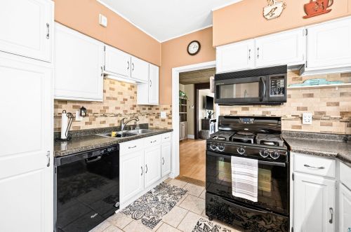 2219 6 St, Duluth MN 55806-2551 exterior