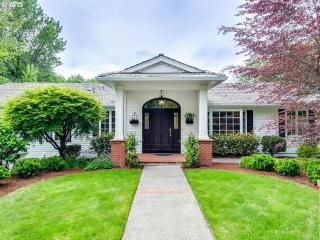 925 61st Dr, Portland, OR 97221-1507