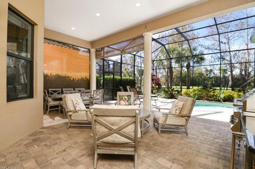 7403 Lantana Cir, Naples FL 34119-9704 exterior