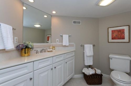 108 Old Belden Hl Rd, Wilton CT 06897-4218 exterior