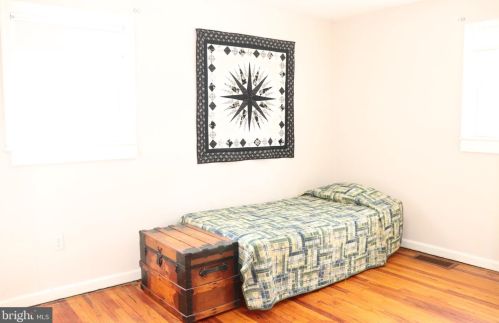 727 Chestnut St, Limerick PA 19468-2117 exterior